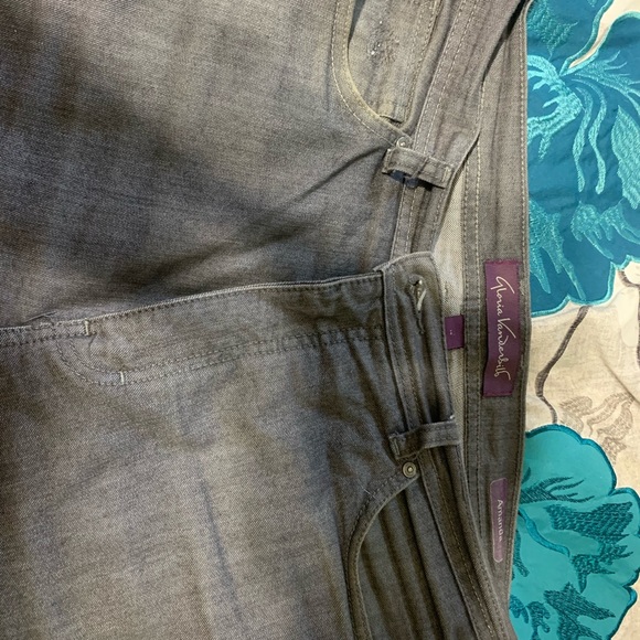 Jeans - Picture 2 of 3